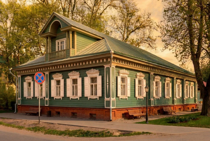 Нежилое здание, 528,7 кв. м с земельным участком 529 кв. м: Ярославская область, г. Переславль-Залесский, ул. Советская, д.21